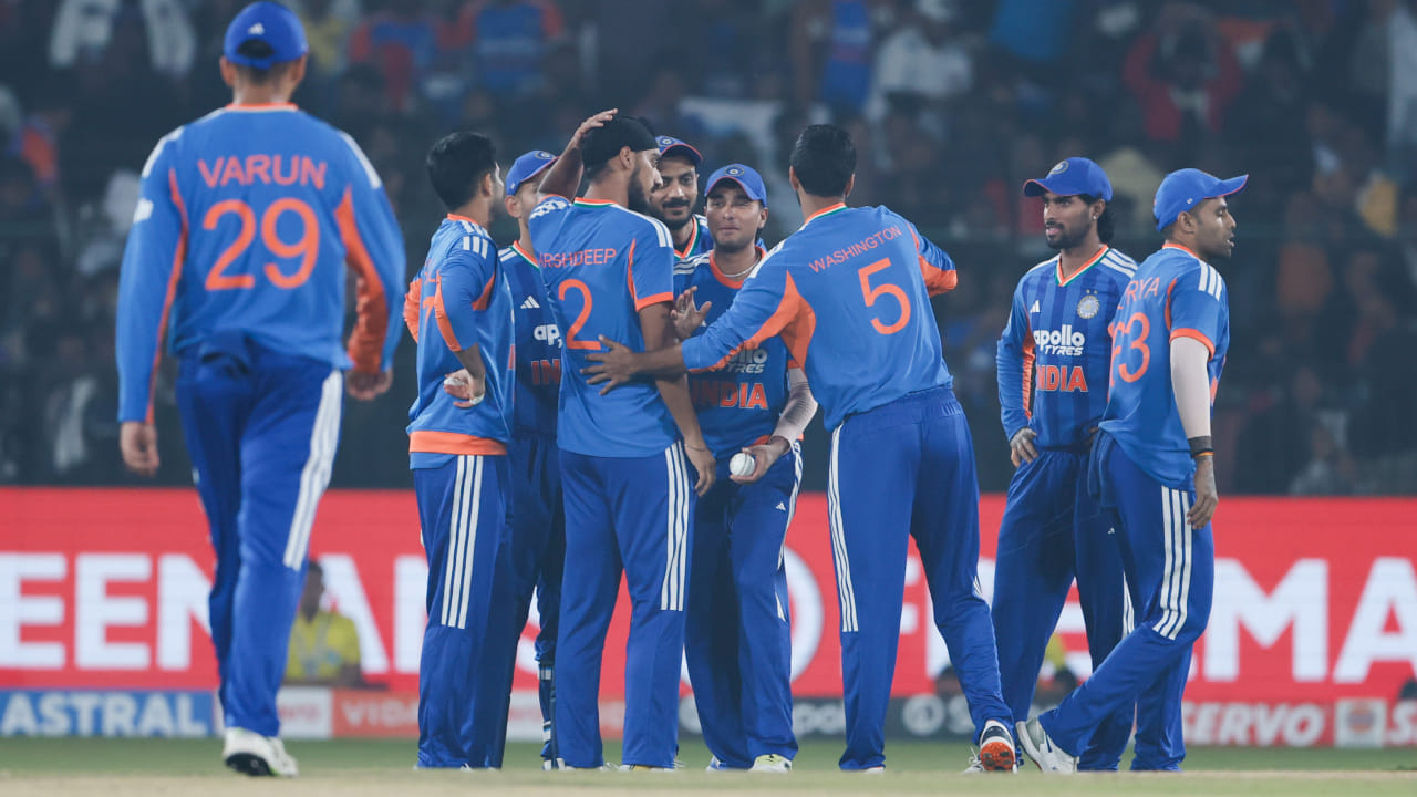 IND vs SA: ಎರಡಂಕಿ ಮೊತ್ತಕ್ಕೆ ಆಫ್ರಿಕಾ ಆಲೌಟ್; ಭಾರತಕ್ಕೆ ಭಾರಿ ಅಂತರದ ಜಯ IND vs SA: ಎರಡಂಕಿ ಮೊತ್ತಕ್ಕೆ ಆಫ್ರಿಕಾ ಆಲೌಟ್; ಭಾರತಕ್ಕೆ ಭಾರಿ ಅಂತರದ ಜಯ