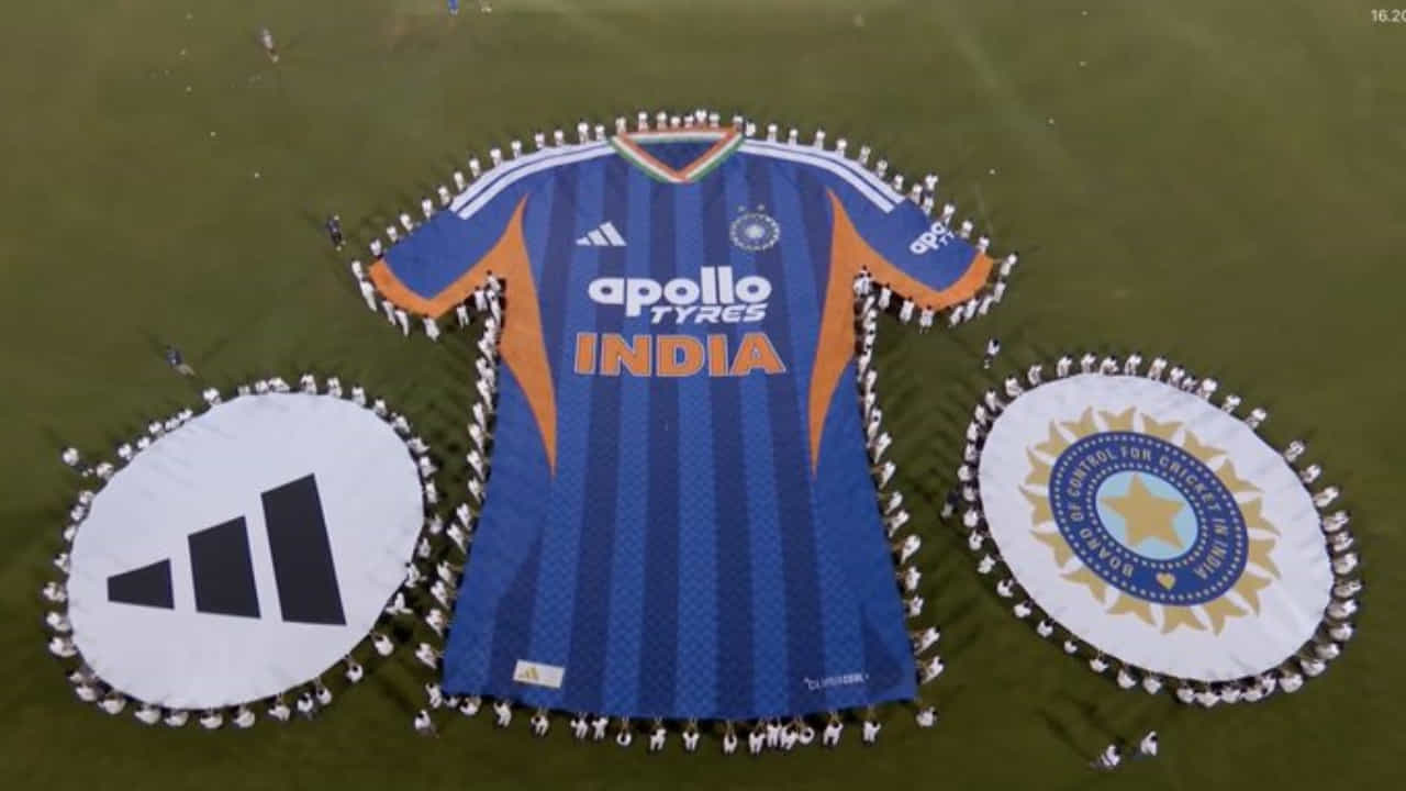 T20 World Cup 2026: 2026 ರ ಟಿ20 ವಿಶ್ವಕಪ್ಗೆ ಟೀಂ ಇಂಡಿಯಾದ ನೂತನ ಟಿ20 ಜೆರ್ಸಿ ಅನಾವರಣ T20 World Cup 2026: 2026 ರ ಟಿ20 ವಿಶ್ವಕಪ್ಗೆ ಟೀಂ ಇಂಡಿಯಾದ ನೂತನ ಟಿ20 ಜೆರ್ಸಿ ಅನಾವರಣ