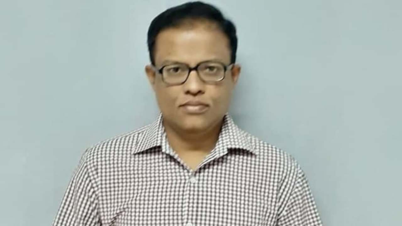 ಎರಡು ವಾರದಿಂದ ಏರಿಯಾದಲ್ಲಿ ದುರ್ವಾಸನೆ: ವಾಸನೆ ಜಾಡು ಹಿಡಿದ ಪೊಲೀಸರಿಗೆ ಸಿಕ್ತು ಟೆಕ್ಕಿಯ ಶವ ಎರಡು ವಾರದಿಂದ ಏರಿಯಾದಲ್ಲಿ ದುರ್ವಾಸನೆ: ವಾಸನೆ ಜಾಡು ಹಿಡಿದ ಪೊಲೀಸರಿಗೆ ಸಿಕ್ತು ಟೆಕ್ಕಿಯ ಶವ