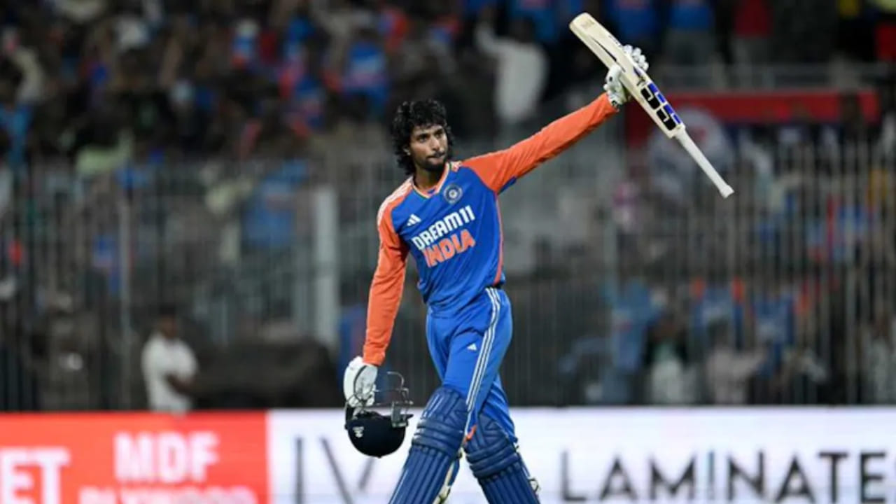 ಕಟಕ್‌ನ ಬಾರಾಬತಿ ಕ್ರೀಡಾಂಗಣದಲ್ಲಿ ನಡೆದ ದಕ್ಷಿಣ ಆಫ್ರಿಕಾ ವಿರುದ್ಧದ ಮೊದಲ ಟಿ20 ಪಂದ್ಯದಲ್ಲಿ ನಾಲ್ಕು ರನ್ ಗಳಿಸುವ ಮೂಲಕ ತಿಲಕ್ ವರ್ಮಾ ಟಿ20 ಅಂತರರಾಷ್ಟ್ರೀಯ ಕ್ರಿಕೆಟ್‌ನಲ್ಲಿ 1,000 ರನ್​ಗಳನ್ನು ಪೂರೈಸಿದರು. ಇದರೊಂದಿಗೆ, 25 ವರ್ಷ ದಾಟುವ ಮೊದಲು ಟಿ20 ಅಂತರರಾಷ್ಟ್ರೀಯ ಕ್ರಿಕೆಟ್‌ನಲ್ಲಿ 1,000 ರನ್ ಗಳಿಸಿದ ಮೊದಲ ಭಾರತೀಯ ಬ್ಯಾಟ್ಸ್‌ಮನ್ ಎಂಬ ಹೆಗ್ಗಳಿಕೆಗೆ ಪಾತ್ರರಾಗಿದ್ದಾರೆ.
