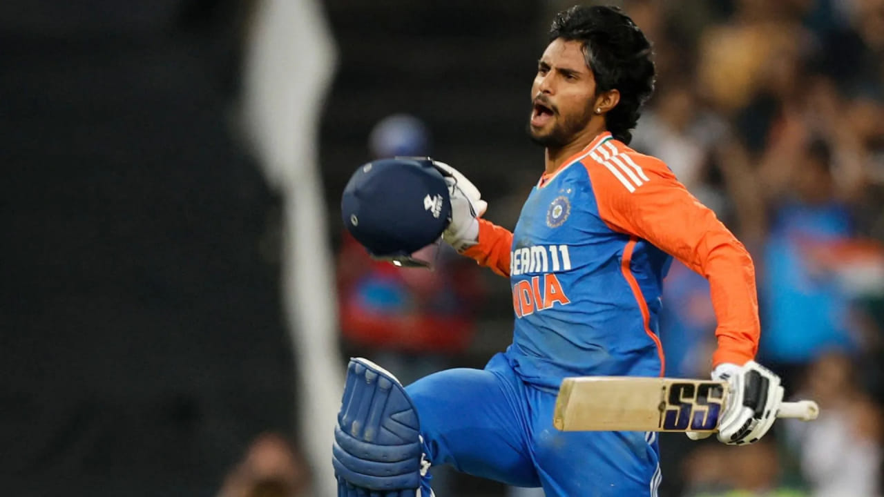 ಟೀಂ ಇಂಡಿಯಾದ ಯುವ ಬ್ಯಾಟ್ಸ್‌ಮನ್ ತಿಲಕ್ ವರ್ಮಾ ಟಿ20 ಮಾದರಿಯಲ್ಲಿ ತಂಡದ ಬ್ಯಾಟಿಂಗ್ ಜೀವಾಳ ಎನಿಸಿಕೊಂಡಿದ್ದಾರೆ. ಕಳೆದೊಂದು ವರ್ಷದಿಂದ ಈ ಮಾದರಿಯಲ್ಲಿ ಅತ್ಯದ್ಭುತ ಫಾರ್ಮ್​ನಲ್ಲಿರುವ ತಿಲಕ್ ರನ್​ಗಳ ಮಳೆಯನ್ನೇ ಹರಿಸಿದ್ದಾರೆ. ಈ ಮೂಲಕ ಅವರು ಈ ಚುಟುಕು ಮಾದರಿಯಲ್ಲಿ ಪ್ರಮುಖ ಮೈಲಿಗಲ್ಲನ್ನು ದಾಟಿದ್ದು, ಈ ಹಿಂದೆ ಯಾವುದೇ ಭಾರತೀಯ ಆಟಗಾರ ಸಾಧಿಸದ ಸಾಧನೆಯನ್ನು ಅವರು ಮಾಡಿದ್ದಾರೆ. 
