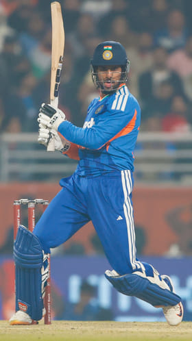 ಏಕಾಂಗಿ ಹೋರಾಟ ನೀಡಿ ಅರ್ಧಶತಕ ಚಚ್ಚಿದ ತಿಲಕ್ ವರ್ಮಾ