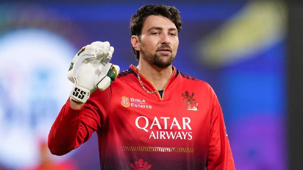 ಒಂದು ವೇಳೆ ಟಿಮ್ ಡೇವಿಡ್ ಟಿ20 ವಿಶ್ವಕಪ್​ ವೇಳೆ ಸಂಪೂರ್ಣವಾಗಿ ಚೇತರಿಸಿಕೊಳ್ಳದಿದ್ದರೆ ಅವರು ಇಂಡಿಯನ್ ಪ್ರೀಮಿಯರ್ ಲೀಗ್​ನಲ್ಲೂ ಕಣಕ್ಕಿಳಿಯುವುದು ಅನುಮಾನ. ಏಕೆಂದರೆ ಪ್ರಮುಖ ಟೂರ್ನಿಯಿಂದ ಹೊರಗುಳಿದ ಆಟಗಾರರು ಸಂಪೂರ್ಣ ಫಿಟ್​ನೆಸ್ ಸಾಧಿಸುವರೆಗೆ ಕ್ರಿಕೆಟ್ ಆಸ್ಟ್ರೇಲಿಯಾ ಎನ್​ಒಸಿ ನೀಡುವುದಿಲ್ಲ. ಹೀಗಾಗಿ ಟಿ20 ವಿಶ್ವಕಪ್​ಗೆ ಅಲಭ್ಯರಾದರೆ, ಟಿಮ್ ಡೇವಿಡ್ ಆರ್​ಸಿಬಿ ತಂಡದಿಂದಲೂ ಹೊರಗುಳಿಯುವ ಸಾಧ್ಯತೆಯಿದೆ.