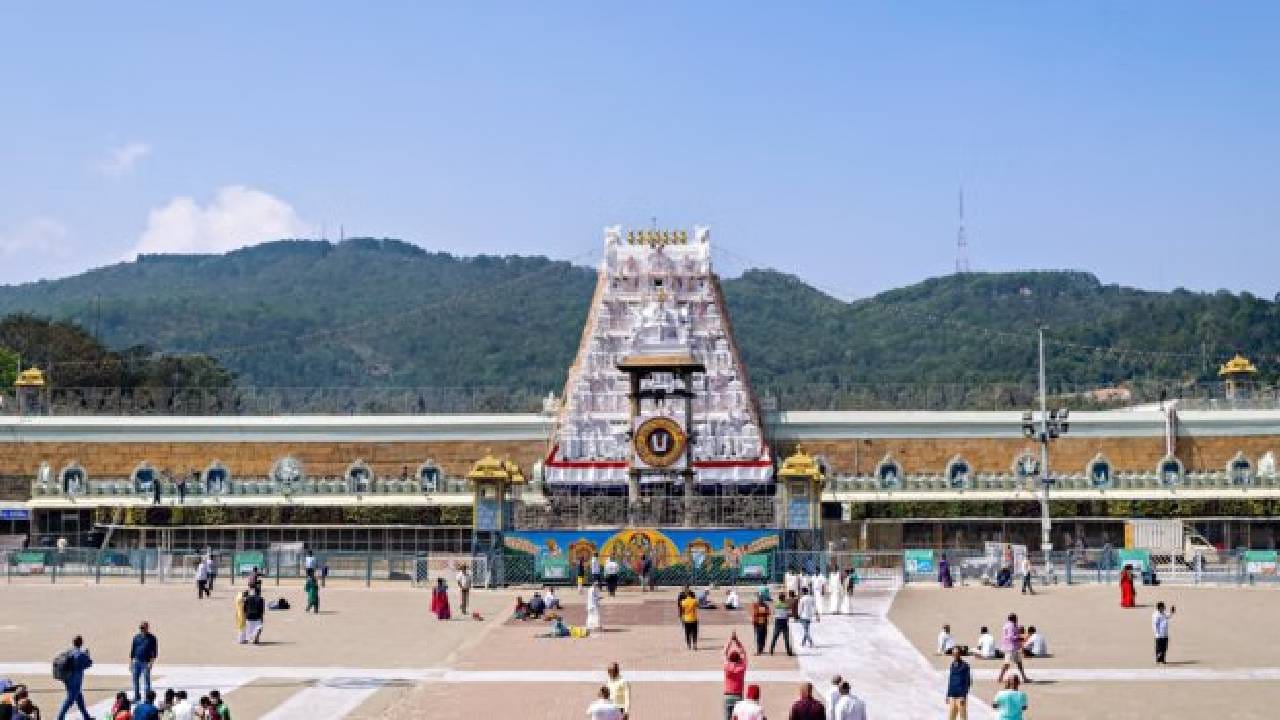 ತಿರುಪತಿಯಲ್ಲಿ ಮತ್ತೊಂದು ಹಗರಣ, ರೇಷ್ಮೆ ಎಂದು ಪಾಲಿಸ್ಟರ್ ದುಪಟ್ಟಾ, ಶಾಲುಗಳ ಮಾರಾಟ, ವಂಚನೆ ಬಯಲಿಗೆಳೆದ ಟಿಟಿಡಿ