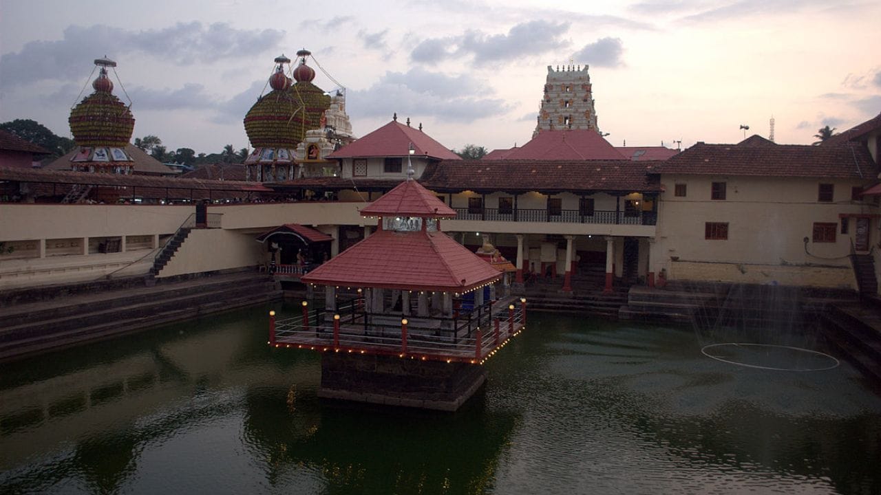 ಉಡುಪಿಯಲ್ಲಿ ಸಾಮಾನ್ಯ ಗಾಳಿಯ ಮಟ್ಟ ಇದೆ. ಸೂಚ್ಯಂಕದ ಪ್ರಕಾರ  ಇಂದಿನ ಗಾಳಿಯ ಮಟ್ಟ 82ಕ್ಕೆ ಬಂದಿದೆ. ಇದು ಕೂಡ ಕರಾವಳಿ ಪ್ರದೇಶವಾಗಿರುವುದರಿಂದ ಇಲ್ಲಿ ಕೂಡ ಅಷ್ಟೊಂದು ಮಾಲಿನ್ಯಕಾರಕ ಪರಿಸರ ಇಲ್ಲ ಎಂದು ಹೇಳಲಾಗಿದೆ. 
