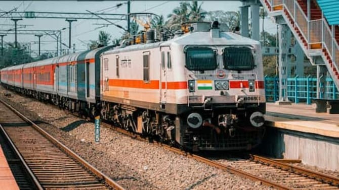 ಕ್ರಿಸ್ಮಸ್​​, ಹೊಸ ವರ್ಷದ ಹಿನ್ನೆಲೆ ಈ ಮಾರ್ಗಗಳಲ್ಲಿ ವಿಶೇಷ ರೈಲು