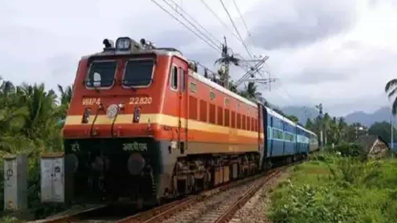 Train Fare Hike: ಇಂದಿನಿಂದ ರೈಲು ಪ್ರಯಾಣ ದುಬಾರಿ, ಹೊಸ ಟಿಕೆಟ್ ದರಗಳ ಕುರಿತು ಇಲ್ಲಿದೆ ಮಾಹಿತಿ