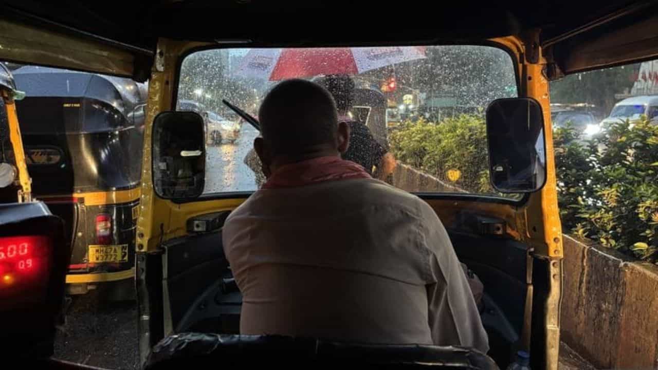 Video: ಆಟೋದಲ್ಲಿನ ಪೋಸ್ಟರ್ ಕಂಡು ಬೆಂಗಳೂರು ಹೆಣ್ಣುಮಕ್ಕಳಿಗೆ ಸೇಫ್ ಎಂದ ಮಹಿಳೆ Video: ಆಟೋದಲ್ಲಿನ ಪೋಸ್ಟರ್ ಕಂಡು ಬೆಂಗಳೂರು ಹೆಣ್ಣುಮಕ್ಕಳಿಗೆ ಸೇಫ್ ಎಂದ ಮಹಿಳೆ