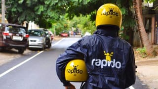 ಹುಟ್ಟುಹಬ್ಬದಂದು ಬಾಯ್​ಫ್ರೆಂಡ್ ಎದುರು ಸ್ನೇಹಿತನಿಗೆ ಮೊದಲು ಕೇಕ್ ತಿನ್ನಿಸಿದ ಯುವತಿ, ಆಮೇಲೇನಾಯ್ತು ನೋಡಿ