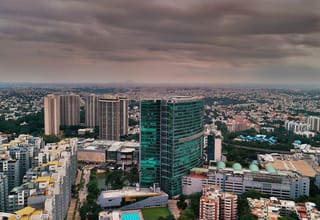 Video: ಹೆಲ್ಮೆಟ್ ಧರಿಸದ ಬೈಕ್ ಸವಾರನನ್ನು ತಡೆದು ನಿಲ್ಲಿಸಿದ ಪೊಲೀಸರು, ಈ ವ್ಯಕ್ತಿ ನೀಡಿದ ಉತ್ತರಕ್ಕೆ ಪೊಲೀಸರೇ ಶಾಕ್