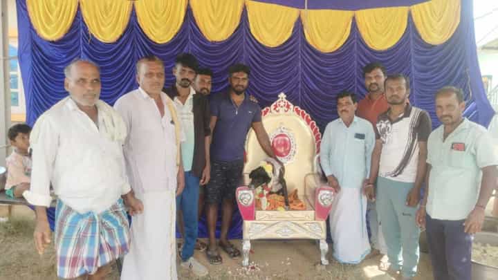 ಶ್ವಾನಕ್ಕೆ ಮಡಿಲು ತುಂಬಿ ಅದ್ಧೂರಿ ಸೀಮಂತ; 500 ಜನರಿಗೆ ಭರ್ಜರಿ ಭೋಜನ ಹಾಕಿದ ಮಾಲೀಕ! ಶ್ವಾನಕ್ಕೆ ಮಡಿಲು ತುಂಬಿ ಅದ್ಧೂರಿ ಸೀಮಂತ; 500 ಜನರಿಗೆ ಭರ್ಜರಿ ಭೋಜನ ಹಾಕಿದ ಮಾಲೀಕ!