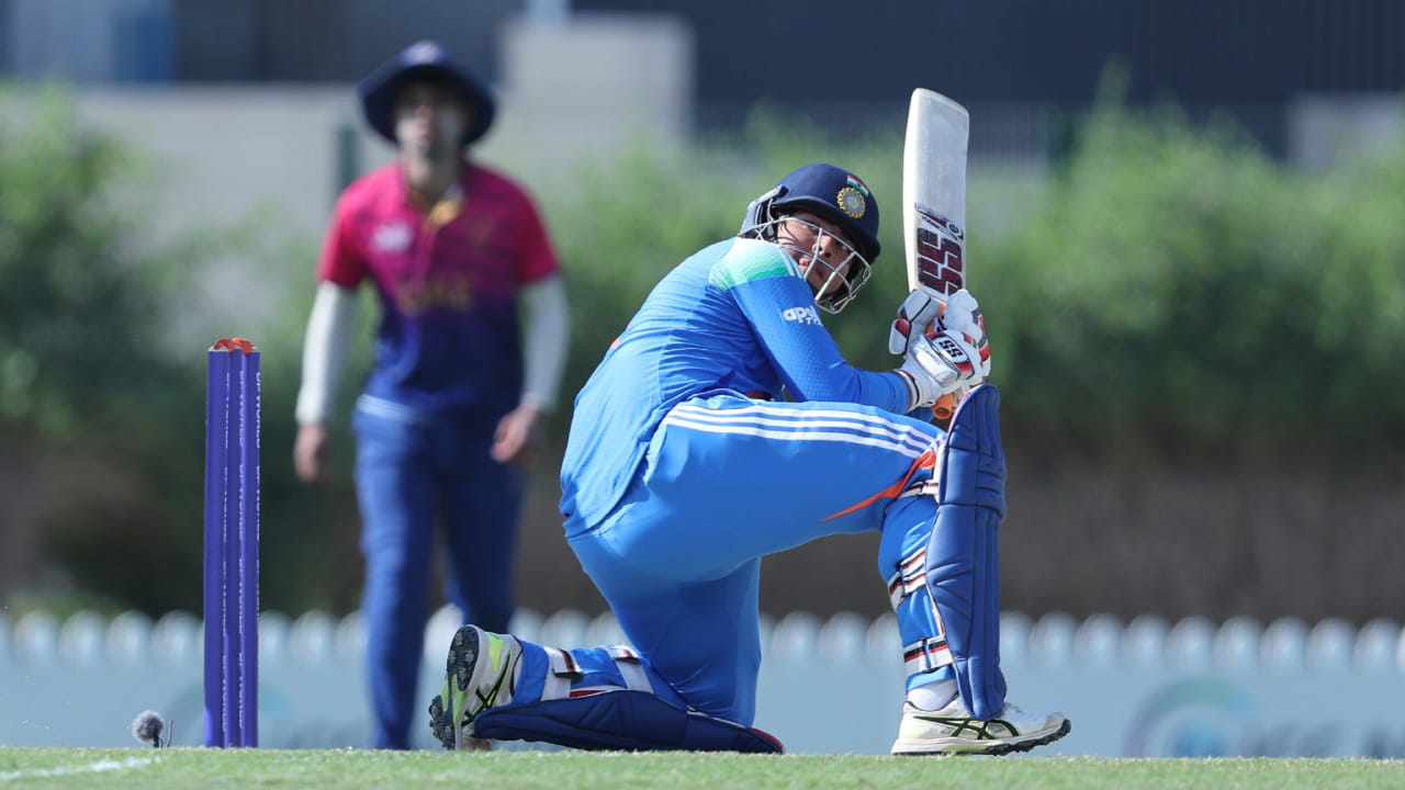 ಆ ನಂತರ ಮತ್ತಷ್ಟು ಉಗ್ರರೂಪ ತಾಳಿದ ವೈಭವ್ ಕೇವಲ 84 ಎಸೆತಗಳಲ್ಲಿ 150 ರನ್ಗಳ ಗಡಿ ದಾಟಿದರು. ಅಂತಿಮವಾಗಿ ಸ್ಫೋಟಕ 171 ರನ್ ಬಾರಿಸಿ ಪೆವಿಲಿಯನ್ ಸೇರಿಕೊಂಡರು. ಇದು ವೈಭವ್ ಅವರ ಯುವ ಏಕದಿನ ವೃತ್ತಿಜೀವನದ ಅತ್ಯುನ್ನತ ಇನ್ನಿಂಗ್ಸ್ ಆಗಿತ್ತು. ಈ ವರ್ಷದ ಆರಂಭದಲ್ಲಿ ಇಂಗ್ಲೆಂಡ್ ಅಂಡರ್-19 ವಿರುದ್ಧ 143 ರನ್ ಬಾರಿಸಿದ್ದು, ಅವರ ಹಿಂದಿನ ಅತಿ ದೊಡ್ಡ ಇನ್ನಿಂಗ್ಸ್ ಆಗಿತ್ತು. ಹಾಗೆಯೇ ಇದೇ ಮೊದಲ ಬಾರಿಗೆ ವೈಭವ್ 150 ರನ್ಗಳ ಮೈಲಿಗಲ್ಲನ್ನು ದಾಟಿದರು.