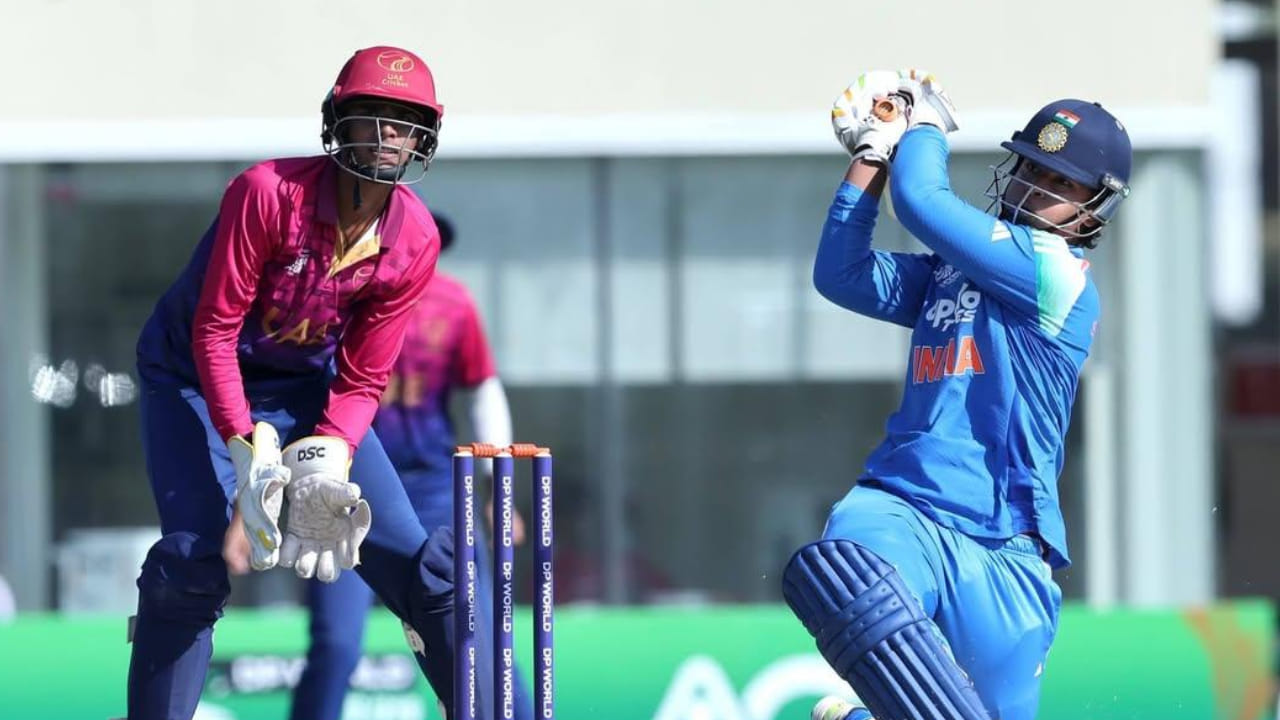 ವೈಭವ್ ಸೂರ್ಯವಂಶಿ ತಮ್ಮ ಇನ್ನಿಂಗ್ಸ್ನಲ್ಲಿ ಪ್ರತಿಯೊಬ್ಬ ಯುಎಇ ಬೌಲರ್ಗಳ ವಿರುದ್ಧವೂ ಸ್ಫೋಟಕ ಬ್ಯಾಟಿಂಗ್ ಪ್ರದರ್ಶಿಸಿದರು. ಅವರ ಇನ್ನಿಂಗ್ಸ್ನಲ್ಲಿ ಒಂಬತ್ತು ಬೌಂಡರಿಗಳು ಮತ್ತು 14 ಸಿಕ್ಸರ್ಗಳು ಸೇರಿದ್ದವು. ಅಂದರೆ ಕೇವಲ ಬೌಂಡರಿ ಹಾಗೂ ಸಿಕ್ಸರ್ಗಳಿಂದಲೇ ವೈಭವ್ 110 ರನ್ ಕಲೆಹಾಕಿದರು.