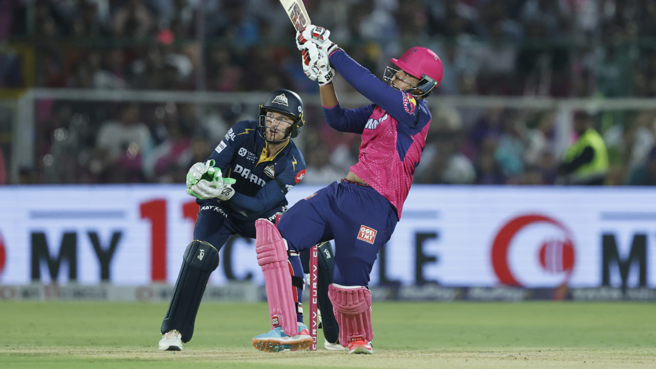 2025 ರಲ್ಲಿ ಅದರಲ್ಲೂ ಭಾರತ ಕ್ರಿಕೆಟ್​ನಲ್ಲಿ ಸಾಕಷ್ಟು ಸದ್ದು ಮಾಡಿದ ಹೆಸರೆಂದರೆ ಅದು 14 ವರ್ಷದ ಯುವ ಕ್ರಿಕೆಟಿಗ ವೈಭವ್ ಸೂರ್ಯವಂಶಿ. ದೇಶಿ ಕ್ರಿಕೆಟ್​ನಲ್ಲಿ ತನ್ನ ಸಿಡಿಲಬ್ಬರದ ಬ್ಯಾಟಿಂಗ್‌ ಮೂಲಕ ಎಲ್ಲರ ಗಮನ ಸೆಳೆದಿದ್ದ ವೈಭವ್ ಸೂರ್ಯವಂಶಿಗೆ ವಿಶ್ವ ಮಟ್ಟದಲ್ಲಿ ಮಿಂಚುವ ಅವಕಾಶ ನೀಡಿದ್ದು ಮಿಲಿಯನ್ ಡಾಲರ್ ಟೂರ್ನಿ ಐಪಿಎಲ್.