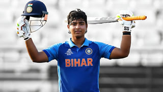 ಶರವೇಗದ ಶತಕ ಬಾರಿಸಿ ಮತ್ತೆ ಟೀಂ ಇಂಡಿಯಾದ ಕದ ತಟ್ಟಿದ ಸರ್ಫರಾಜ್ ಖಾನ್