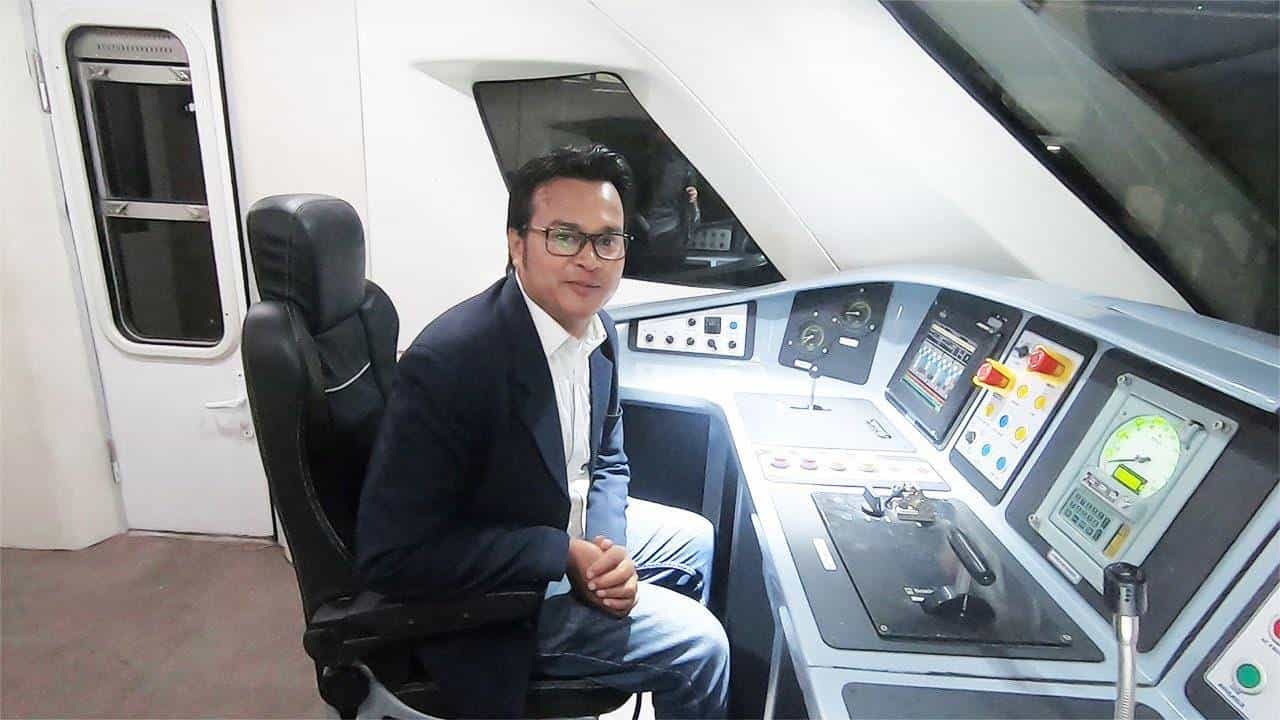 Vande Bharat Pilot: ವಂದೇ ಭಾರತ್ ಎಕ್ಸ್ಪ್ರೆಸ್ ರೈಲು ಪೈಲಟ್ ಸಂಬಳ ಎಷ್ಟು? ಆಯ್ಕೆ ಪ್ರಕ್ರಿಯೆ ಮತ್ತು ಜವಾಬ್ದಾರಿ ತಿಳಿಯಿರಿ Vande Bharat Pilot: ವಂದೇ ಭಾರತ್ ಎಕ್ಸ್ಪ್ರೆಸ್ ರೈಲು ಪೈಲಟ್ ಸಂಬಳ ಎಷ್ಟು? ಆಯ್ಕೆ ಪ್ರಕ್ರಿಯೆ ಮತ್ತು ಜವಾಬ್ದಾರಿ ತಿಳಿಯಿರಿ