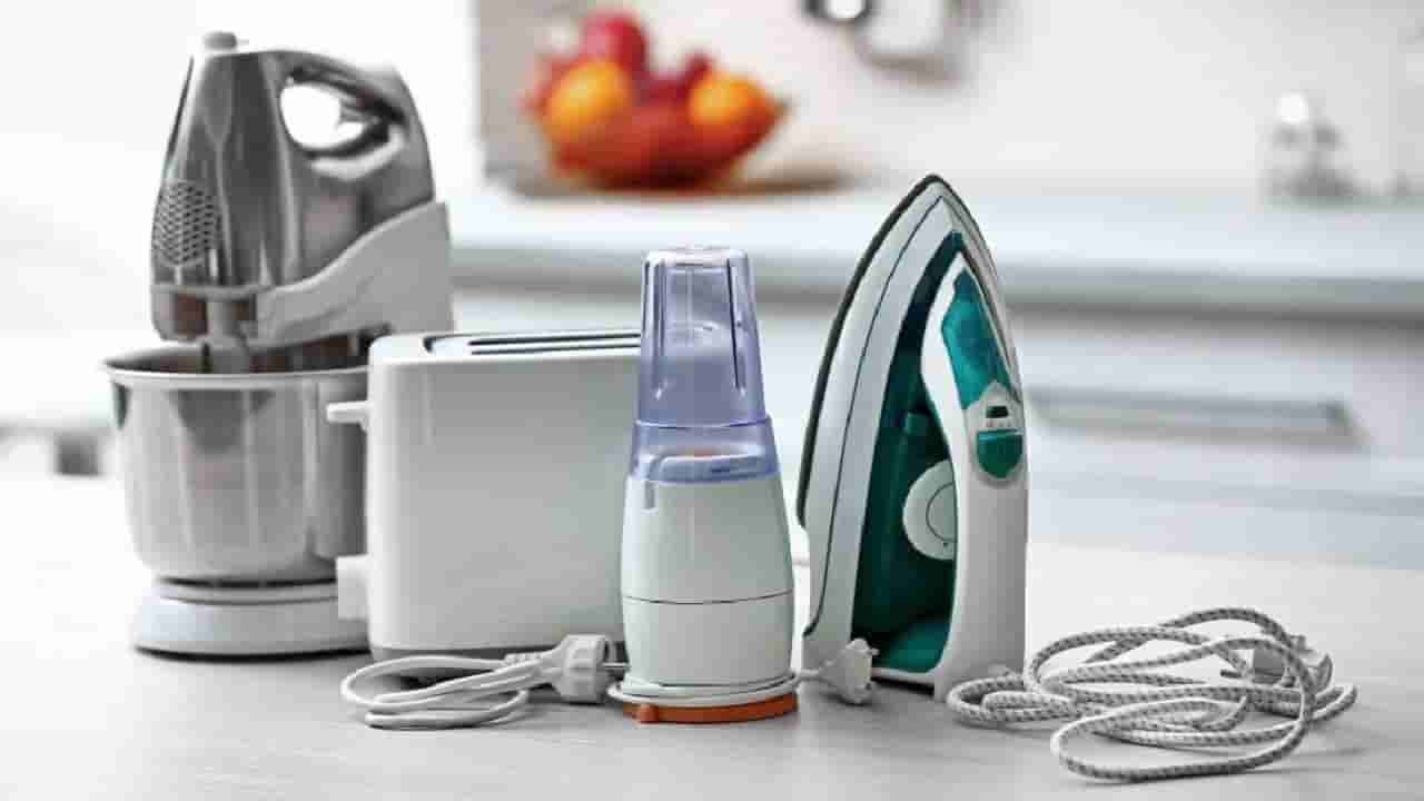 Vastu for Electronics: ಮನೆಯಲ್ಲಿ ಪದೇ ಪದೇ ಎಲೆಕ್ಟ್ರಾನಿಕ್ ವಸ್ತುಗಳು ಹಾಳಾಗುತ್ತಿದೆಯೇ? ವಾಸ್ತು ಶಾಸ್ತ್ರ ಹೇಳುವುದೇನು ಗೊತ್ತಾ?