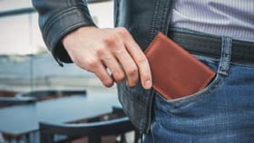 ಪರ್ಸ್‌ನಲ್ಲಿ ಈ 4 ವಸ್ತುಗಳಿದ್ದರೆ ಜೀವನದಲ್ಲಿ ಹಣಕ್ಕೆಂದು ಕೊರತೆಯಾಗದು!