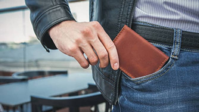 ಪರ್ಸ್‌ನಲ್ಲಿ ಈ 4 ವಸ್ತುಗಳಿದ್ದರೆ ಜೀವನದಲ್ಲಿ ಹಣಕ್ಕೆಂದು ಕೊರತೆಯಾಗದು!