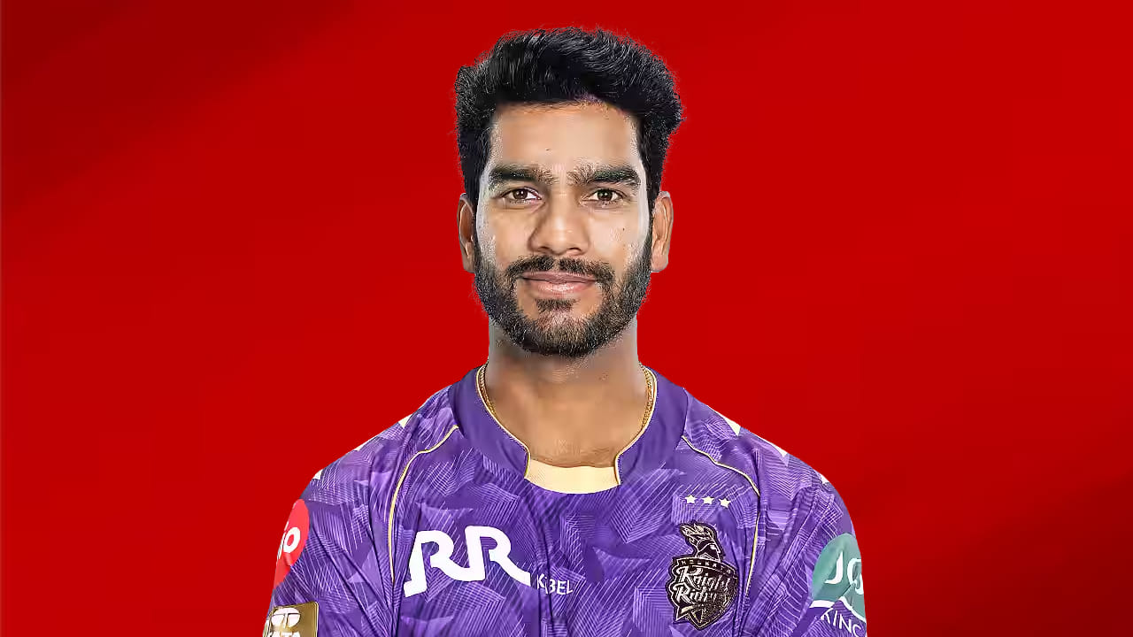 ರಾಯಲ್ ಚಾಲೆಂಜರ್ಸ್ ಬೆಂಗಳೂರು ಫ್ರಾಂಚೈಸಿಯು ವೆಂಕಟೇಶ್ ಅಯ್ಯರ್ ಅವರನ್ನು ಬರೋಬ್ಬರಿ 7 ಕೋಟಿ ರೂ.ಗೆ ಖರೀದಿಸಿದೆ. ಕಳೆದ ಸೀಸನ್ನಲ್ಲಿ ವೆಂಕಟೇಶ್ ಅಯ್ಯರ್ ಕೊಲ್ಕತ್ತಾ ನೈಟ್ ರೈಡರ್ಸ್ ಪರ ಕಣಕ್ಕಿಳಿದಿದ್ದರು. ಈ ಬಾರಿ ಆರ್ಸಿಬಿ ಪರ ಕಣಕ್ಕಿಳಿಯಲಿದ್ದಾರೆ.