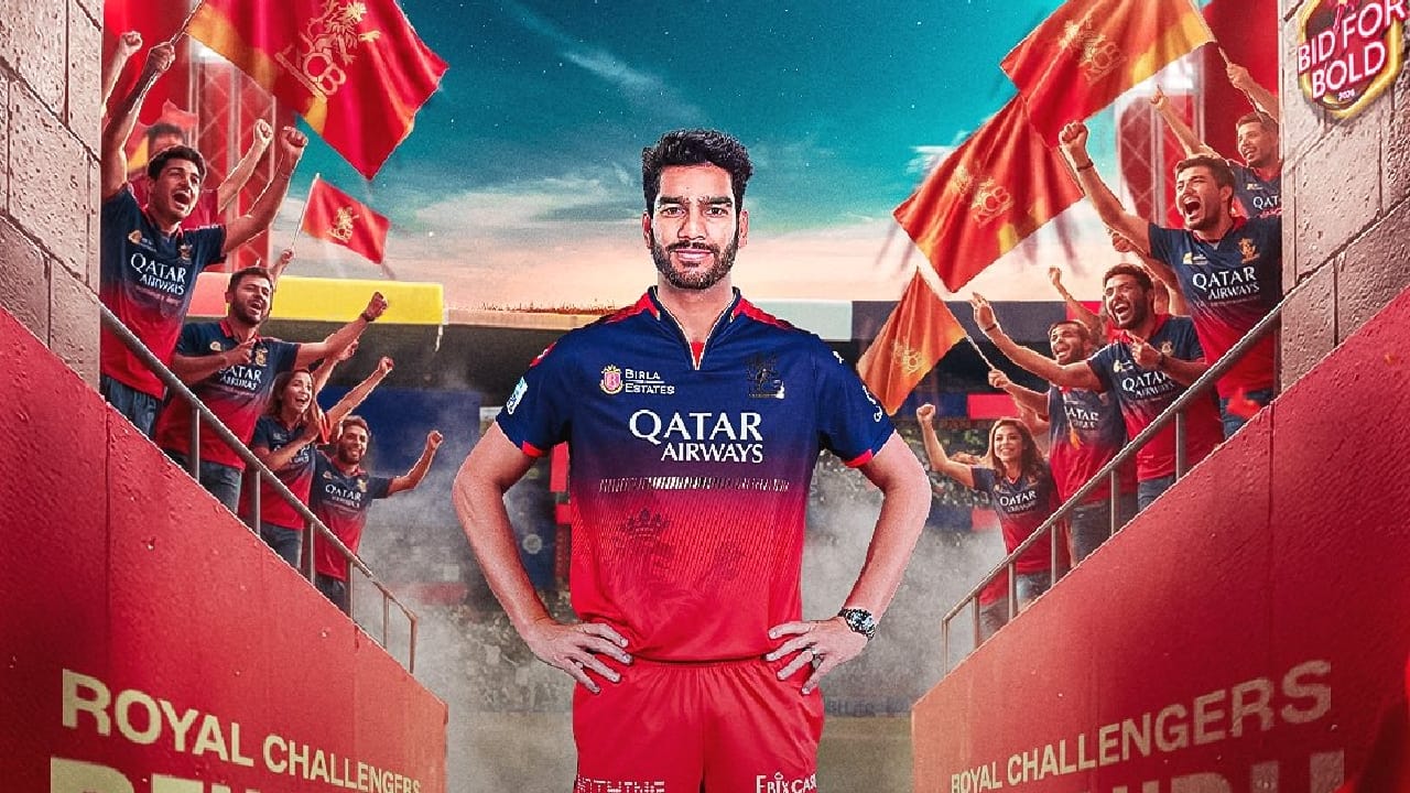 ವೆಂಕಟೇಶ್ ಅಯ್ಯರ್: ಭಾರತದ ಆಲ್ ರೌಂಡರ್ ಆಟಗಾರ ವೆಂಕಟೇಶ್ ಅಯ್ಯರ್ ಅವರನ್ನು ಆರ್​ಸಿಬಿ ಬರೋಬ್ಬರಿ 7 ಕೋಟಿ ರೂ.ಗೆ ಖರೀದಿಸಿದೆ. ಕಳೆದ ಸೀಸನ್‌ನಲ್ಲಿ ಅಯ್ಯರ್ ಕೊಲ್ಕತ್ತಾ ನೈಟ್ ರೈಡರ್ಸ್ ಪರ ಕಣಕ್ಕಿಳಿದಿದ್ದರು. ಈ ಬಾರಿ 2 ಕೋಟಿ ರೂ. ಮೂಲ ಬೆಲೆಯೊಂದಿಗೆ ಕಾಣಿಸಿಕೊಂಡಿದ್ದ ವೆಂಕಿಯನ್ನು ಆರ್​ಸಿಬಿ ಏಳು ಕೋಟಿ ರೂ. ನೀಡಿ ತನ್ನದಾಗಿಸಿಕೊಂಡಿದ್ದಾರೆ.