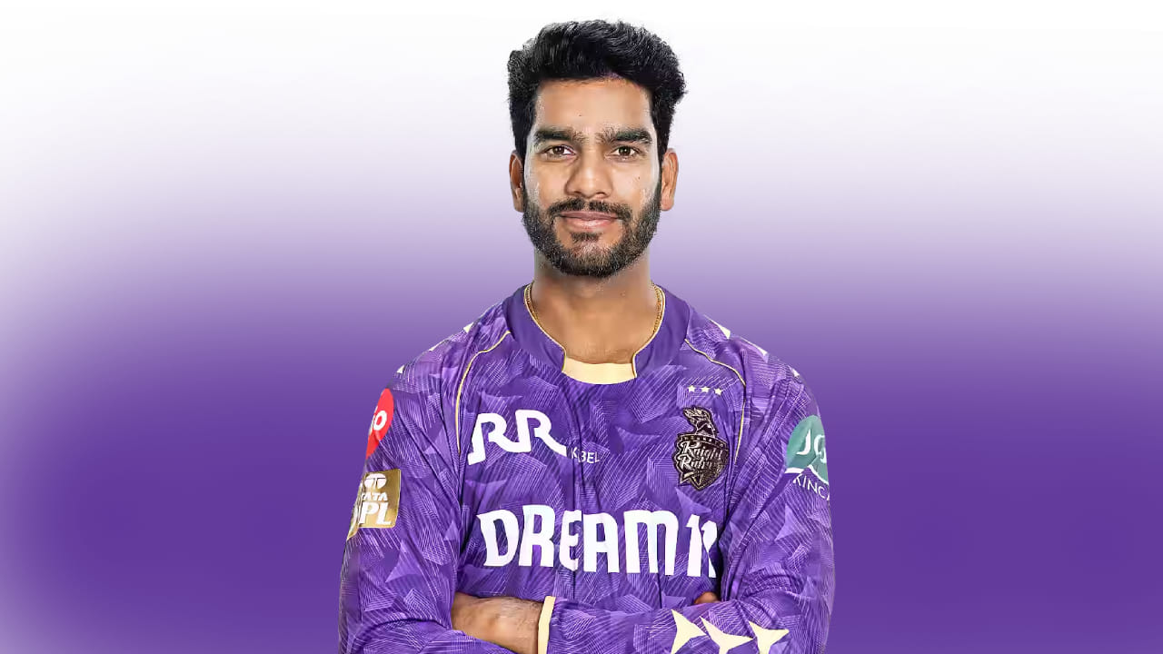 ವೆಂಕಟೇಶ್ ಅಯ್ಯರ್: ಭಾರತದ ಆಲ್​​ರೌಂಡರ್ ವೆಂಕಟೇಶ್ ಅಯ್ಯರ್ ಕಳೆದ ಸೀಸನ್​​ನಲ್ಲಿ ಕೊಲ್ಕತ್ತಾ ನೈಟ್ ರೈಡರ್ಸ್ ಪರ ಕಣಕ್ಕಿಳಿದಿದ್ದರು. ಆದರೆ ಅಯ್ಯರ್ ಕಡೆಯಿಂದ ನಿರೀಕ್ಷಿತ ಪ್ರದರ್ಶನ ಕಂಡು ಬಂದಿರಲಿಲ್ಲ. ಹೀಗಾಗಿ ಕೆಕೆಆರ್ ಅವರನ್ನು ಬಿಡುಗಡೆ ಮಾಡಿದೆ. ಇದೀಗ 2 ಕೋಟಿ ರೂ. ಮೂಲ ಬೆಲೆಯೊಂದಿಗೆ ಕಾಣಿಸಿಕೊಂಡಿರುವ ವೆಂಕಟೇಶ್ ಅಯ್ಯರ್ ಮಾರ್ಕ್ಯೂ ಲಿಸ್ಟ್​​ನಲ್ಲಿ ಸ್ಥಾನ ಪಡೆದಿದ್ದಾರೆ.