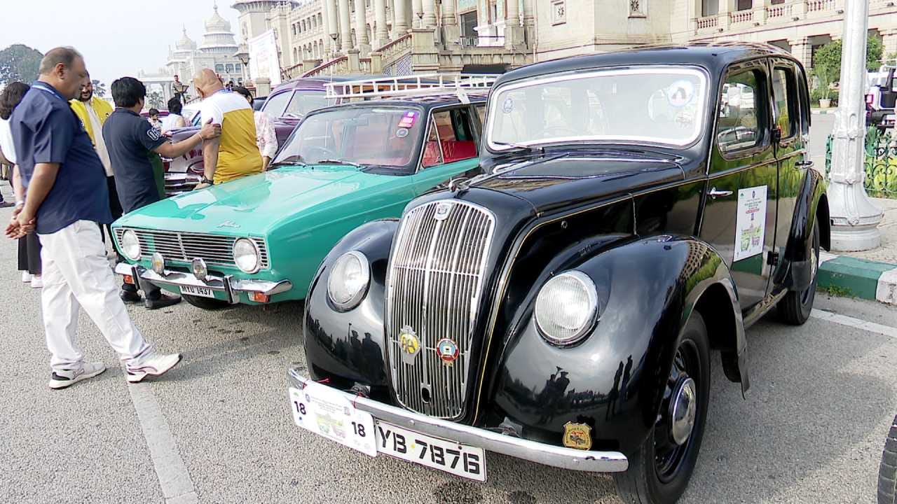  ಮಾದಕ ಜಾಲದ ವಿರುದ್ಧ  ನಿರಂತರವಾಗಿ ಹೋರಾಟ ನಡೆಸ್ತಿರುವ ಪೊಲೀಸ್ ಇಲಾಖೆ  ಕಳೆದ 2 ವರ್ಷದಲ್ಲಿ 300 ಕೋಟಿಗೂ ಅಧಿಕ ಮೌಲ್ಯದ ಡ್ರಗ್ ವಶಪಡಿಸಿಕೊಂಡು ನಾಶಪಡಿಸಿದೆ. ಸಾವಿರಾರು ಜನ ಆರೋಪಿಗಳನ್ನ ಬಂಧಿಸಲಾಗಿದೆ.ಯುವ ಸಮುದಾಯ, ಟೆಕ್ಕಿಗಳು ಮಾದಕಗಳ ವ್ಯೂಹದಲ್ಲಿ ಸಿಲುಕಬಾರದು ಎಂದು  ಹೋಂ ಮಿನಿಸ್ಟರ್ ಹೇಳಿದರು.
