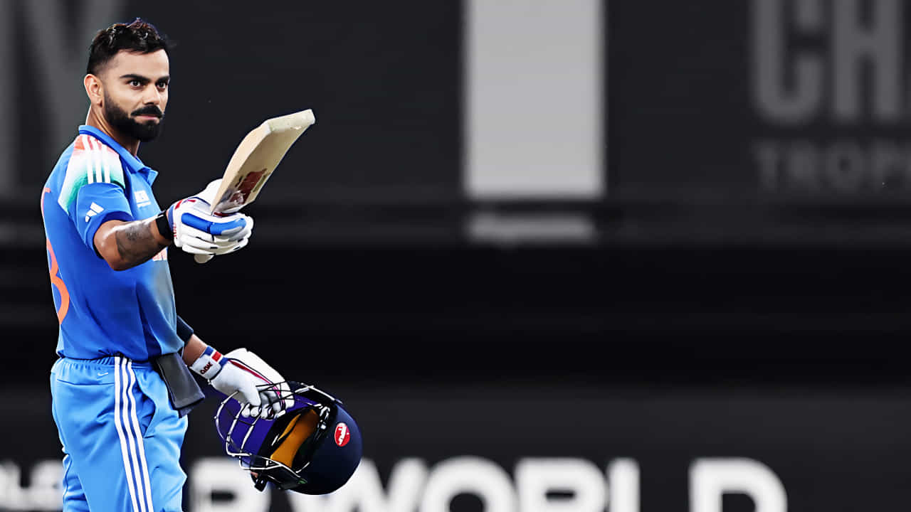 ಏಕದಿನ ಕ್ರಿಕೆಟ್ನಲ್ಲಿ ವಿರಾಟ್ ಕೊಹ್ಲಿಯ (Virat Kohli) ದರ್ಬಾರ್ ಮುಂದುವರೆದಿದೆ. ಆಸ್ಟ್ರೇಲಿಯಾ ವಿರುದ್ಧದ ಸರಣಿಯ ಕೊನೆಯ ಪಂದ್ಯದಲ್ಲಿ ಅರ್ಧಶತಕ ಸಿಡಿಸಿದ್ದ ಕಿಂಗ್ ಕೊಹ್ಲಿ ಇದೀಗ ಸೌತ್ ಆಫ್ರಿಕಾ ವಿರುದ್ಧದ ಮೊದಲ ಪಂದ್ಯದಲ್ಲಿ ಶತಕ ಬಾರಿಸಿದ್ದಾರೆ. ಈ ಶತಕದೊಂದಿಗೆ ಭರ್ಜರಿ ದಾಖಲೆಯನ್ನು ಸಹ ಬರೆದಿದ್ದಾರೆ.