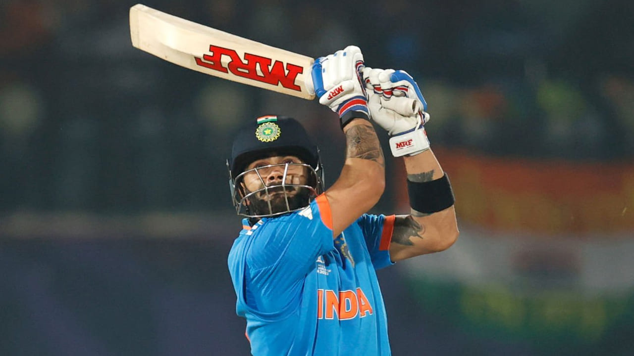 2023 ಏಕದಿನ ವಿಶ್ವಕಪ್ ಹಾಗೂ 2023 ರಲ್ಲಿ ನಡೆದ ಶ್ರೀಲಂಕಾ ವಿರುದ್ಧದ ಏಕದಿನ ಸರಣಿಯಲ್ಲಿ ಕೊಹ್ಲಿ ತಲಾ 9 ಸಿಕ್ಸ್ ಬಾರಿಸಿದ್ದರು. ಅದರಲ್ಲೂ 2023ರ ಏಕದಿನ ವಿಶ್ವಕಪ್​ನಲ್ಲಿ ವಿಶ್ವ ದಾಖಲೆಯ 765 ರನ್​ಗಳಿಸಿದರೂ ಕಿಂಗ್ ಕೊಹ್ಲಿ ಬ್ಯಾಟ್​ನಿಂದ ಮೂಡಿಬಂದಿದ್ದು ಕೇವಲ 9 ಸಿಕ್ಸ್​ಗಳು ಮಾತ್ರ.