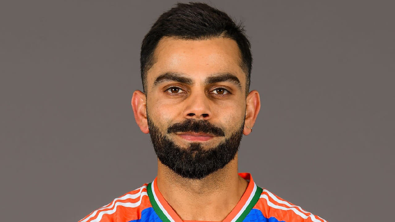 ವಿರಾಟ್ ಕೊಹ್ಲಿ: ಟಿ20 ವಿಶ್ವಕಪ್​ನಲ್ಲಿ ಟೀಮ್ ಇಂಡಿಯಾ ಚಾಂಪಿಯನ್ ಪಟ್ಟಕ್ಕೇರಿದ ಬೆನ್ನಲ್ಲೇ ನಿವೃತ್ತಿ ಘೋಷಿಸಿದ ಮತ್ತೋರ್ವ ಆಟಗಾರ ವಿರಾಟ್ ಕೊಹ್ಲಿ. 2024 ರ ಟಿ20 ವಿಶ್ವಕಪ್​ ಫೈನಲ್ ಪಂದ್ಯದೊಂದಿಗೆ ಕೊಹ್ಲಿ ಟಿ20 ಅಂತಾರಾಷ್ಟ್ರೀಯ ಕ್ರಿಕೆಟ್​ಗೆ ನಿವೃತ್ತಿ ಘೋಷಿಸಿದ್ದರು. ಹೀಗಾಗಿ ಅವರು ಸಹ ಪ್ರಸ್ತುತ ಟಿ20 ತಂಡದಲ್ಲಿ ಕಾಣಿಸಿಕೊಂಡಿಲ್ಲ.