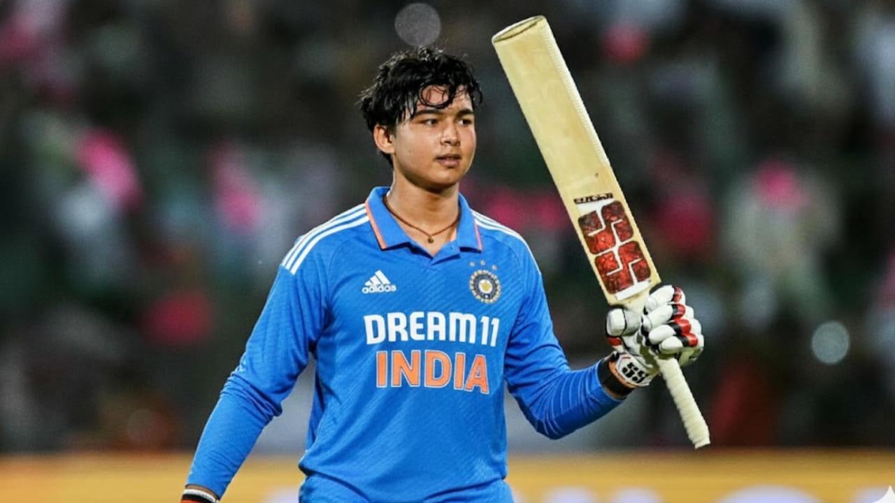 ಈ 14 ಸಿಕ್ಸರ್ ಗಳೊಂದಿಗೆ ಅಂಡರ್- 19 ಏಕದಿನ ಪಂದ್ಯದಲ್ಲಿ ಅತ್ಯಧಿಕ ಸಿಕ್ಸ್ ಸಿಡಿಸಿದ ವಿಶ್ವ ದಾಖಲೆಯನ್ನು ವೈಭವ್ ಸೂರ್ಯವಂಶಿ ತಮ್ಮದಾಗಿಸಿಕೊಂಡಿದ್ದಾರೆ. ಇದಕ್ಕೂ ಮುನ್ನ ಯೂತ್ ಒಡಿಐ ಪಂದ್ಯದಲ್ಲಿ ಅತ್ಯಧಿಕ ಸಿಕ್ಸ್ ಸಿಡಿಸಿದ ವಿಶ್ವ ದಾಖಲೆ ಆಸ್ಟ್ರೇಲಿಯಾದ ದಾಂಡಿಗ ಮೈಕೆಲ್ ಹಿಲ್ ಹೆಸರಿನಲ್ಲಿತ್ತು.