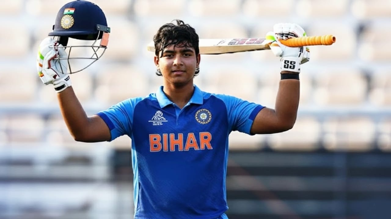 ಟಿ20 ಕ್ರಿಕೆಟ್​ನಲ್ಲಿ ವೈಭವ್ ಸೂರ್ಯವಂಶಿ (Vaibhav Suryavanshi) ಸಿಡಿಲಬ್ಬರ ಮುಂದುವರೆದಿದೆ. ಇತ್ತೀಚೆಗಷ್ಟೇ ರೈಸಿಂಗ್ ಸ್ಟಾರ್ಸ್ ಏಷ್ಯಾಕಪ್ ಟೂರ್ನಿಯಲ್ಲಿ ಸೆಂಚುರಿ ಸಿಡಿಸಿದ್ದ ವೈಭವ್ ಇದೀಗ ಮತ್ತೊಂದು ಶತಕ ಬಾರಿಸಿದ್ದಾರೆ. ಈ ಬಾರಿ ಯುವ ದಾಂಡಿಗ ಶತಕ ಮೂಡಿಬಂದಿದ್ದು ದೇಶೀಯ ಅಂಗಳದಲ್ಲಿ ಎಂಬುದು ವಿಶೇಷ.