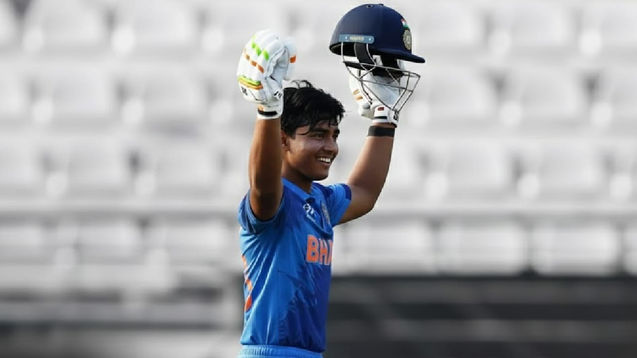 2ನೇ ವೇಗದ ಸೆಂಚುರಿ: ಲಿಸ್ಟ್ ಎ ಕ್ರಿಕೆಟ್​ನಲ್ಲಿ ಅತೀ ಕಡಿಮೆ ಎಸೆತಗಳಲ್ಲಿ ಶತಕ ಬಾರಿಸಿದ ಎರಡನೇ ಭಾರತೀಯ ದಾಂಡಿಗ ಎನಿಸಿಕೊಂಡಿದ್ದಾರೆ. ಈ ಪಟ್ಟಿಯಲ್ಲಿ 35 ಎಸೆತಗಳಲ್ಲಿ ಸೆಂಚುರಿ ಸಿಡಿಸಿದ ಅನ್​ಮೋಲ್ ಪ್ರೀತ್ ಸಿಂಗ್ ಮೊದಲ ಸ್ಥಾನದಲ್ಲಿದ್ದಾರೆ.