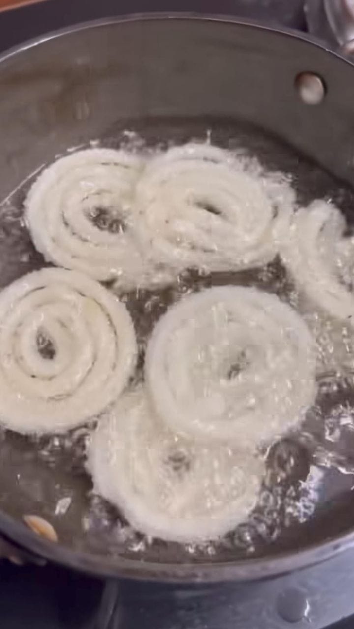 ಈ ಬಿಳಿ ಚಕ್ಲಿಯನ್ನು ಹತ್ತೇ ನಿಮಿಷದಲ್ಲಿ ಮಾಡಬಹುದು… ಹೇಗೆ ಗೊತ್ತಾ?