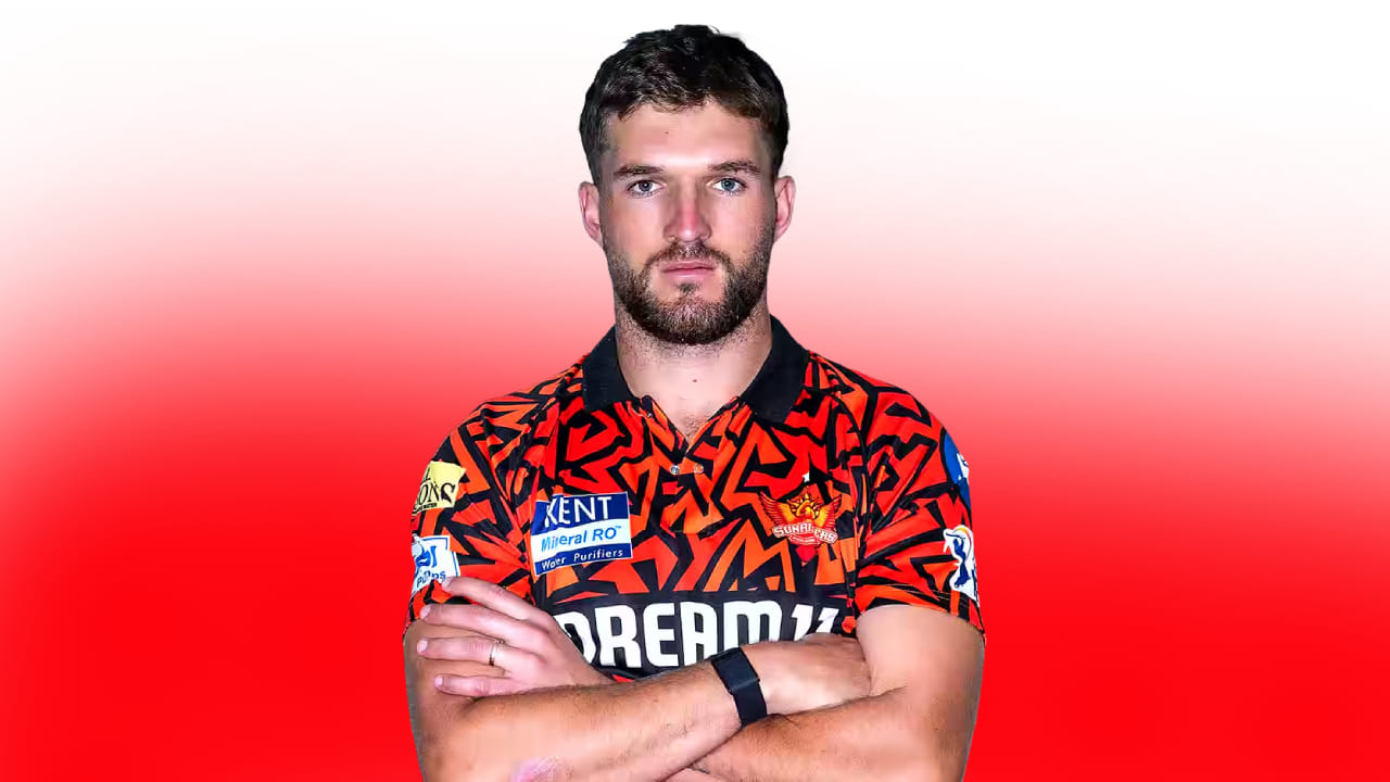 ವಿಯಾನ್ ಮುಲ್ಡರ್: ಸೌತ್ ಆಫ್ರಿಕಾ ತಂಡದ ಆಲ್​​ರೌಂಡರ್ ವಿಯಾನ್ ಮುಲ್ಡರ್ ಕಳೆದ ಸೀಸನ್​​ನಲ್ಲಿ ಸನ್​​ರೈಸರ್ಸ್ ಹೈದರಾಬಾದ್ ತಂಡದಲ್ಲಿ ಕಾಣಿಸಿಕೊಂಡಿದ್ದರು. ಇದೀಗ 1 ಕೋಟಿ ರೂ. ಮೂಲ ಬೆಲೆ ಘೋಷಿಸಿರುವ ಮುಲ್ಡರ್ ಕೂಡ ಮೊದಲ ಸುತ್ತಿನ ಹರಾಜು​ ಪಟ್ಟಿಯಲ್ಲಿ ಸ್ಥಾನ ಪಡೆದಿದ್ದಾರೆ.