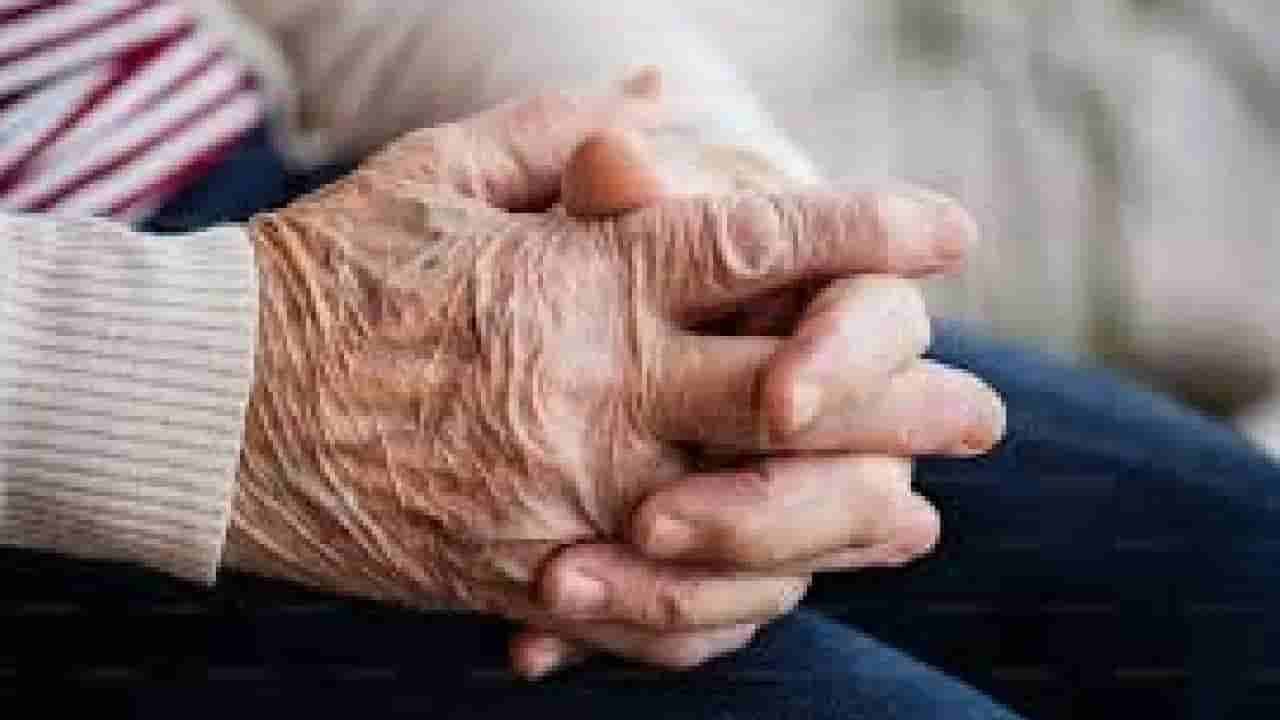 ವಾಕಿಂಗ್ಗೆಂದು ಹೋಗಿದ್ದ ವೃದ್ಧೆ ಹಿಂದಿರುಗಲೇ ಇಲ್ಲ, ಆಗಿತ್ತು ಅಪಘಾತ, ನೆಕ್ಲೇಸ್ನಿಂದ ಜಾಗ ಪತ್ತೆ ಮಾಡಿದ ಕುಟುಂಬ