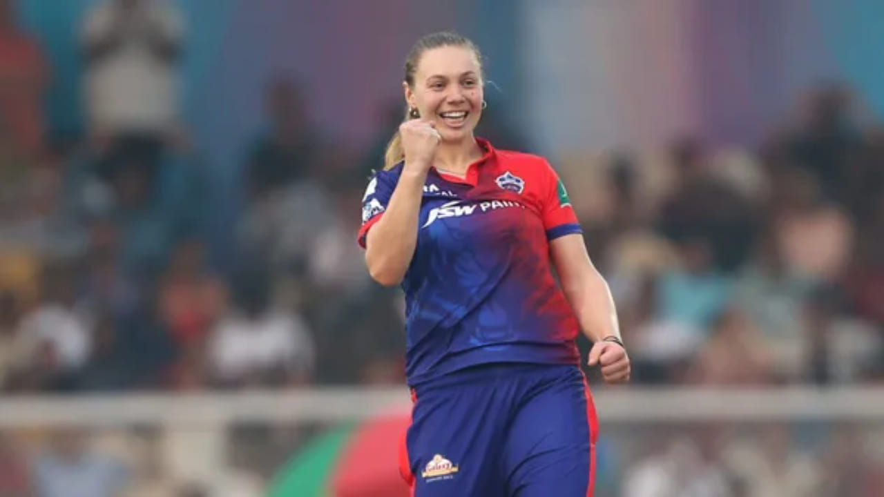 ಹಾಗೆಯೇ ಎಡಗೈ ಮಧ್ಯಮ ವೇಗಿ ತಾರಾ ನಾರ್ರಿಸ್ ಅವರನ್ನು ಐಸಿಸಿ ಮಹಿಳಾ ಟಿ20 ವಿಶ್ವಕಪ್ 2026 ಅರ್ಹತಾ ಪಂದ್ಯಗಳಿಗೆ ಯುಎಸ್ಎ ರಾಷ್ಟ್ರೀಯ ತಂಡಕ್ಕೆ ಆಯ್ಕೆ ಮಾಡಲಾಗಿದೆ. ಪರಿಣಾಮವಾಗಿ, ಅವರು ಪಂದ್ಯಾವಳಿಯಲ್ಲಿ ಆಡಲು ಸಾಧ್ಯವಾಗುವುದಿಲ್ಲ.