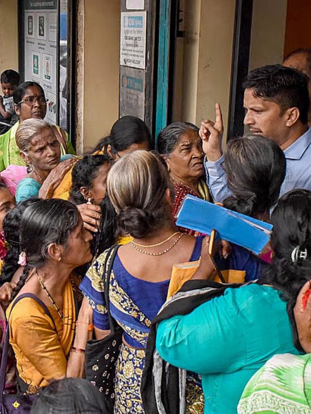 2 ಸಾವಿರ ಬದಲು 5 ಸಾವಿರ ನೀಡಿ ಎಂದು ಬೇಡಿಕೆಯಿಟ್ಟ ಮಹಿಳೆಯರು