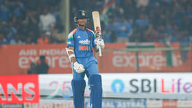 ಚೊಚ್ಚಲ ಏಕದಿನ ಶತಕ ಸಿಡಿಸಿದ ಯಶಸ್ವಿ ಜೈಸ್ವಾಲ್