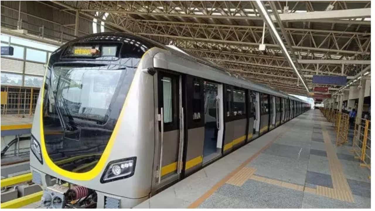 ಮೆಟ್ರೋ ಪ್ರಯಾಣಿಕರೇ ಗಮನಿಸಿ: ಯೆಲ್ಲೋ ಮಾರ್ಗದಲ್ಲಿ ಭಾನುವಾರ ರೈಲು ಸಂಚಾರ ಶುರುವಾಗೋದು ಲೇಟ್ ಮೆಟ್ರೋ ಪ್ರಯಾಣಿಕರೇ ಗಮನಿಸಿ: ಯೆಲ್ಲೋ ಮಾರ್ಗದಲ್ಲಿ ಭಾನುವಾರ ರೈಲು ಸಂಚಾರ ಶುರುವಾಗೋದು ಲೇಟ್