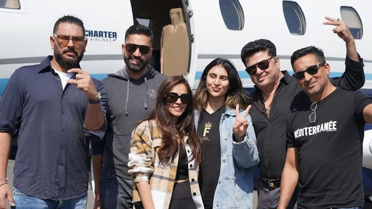  "ಫಿನೋ"  ಅನ್ನು ಭಾರತದಲ್ಲಿ ಹರಿಯಾಣ, ದೆಹಲಿ, ಮಹಾರಾಷ್ಟ್ರ ಮತ್ತು ಆಯ್ದ ಸುಂಕ ರಹಿತ ಅಂಗಡಿಗಳಲ್ಲಿ ಮಾರಾಟ ಮಾಡಲಿದ್ದಾರೆ. ಈ ಮದ್ಯದ ಆರಂಭಿಕ ಬೆಲೆ ಸುಮಾರು 14,000 ರೂ. ಎಂದರೆ ನಂಬಲೇಬೇಕು. "ವೈಫಲ್ಯವು ಒಂದು ಆಯ್ಕೆಯಲ್ಲ" ಟ್ಯಾಗ್ ಲೈನ್ ಹೊಂದಿರುವ ಈ ಆಲ್ಕೋಹಾಲ್ ಉತ್ಪನ್ನವು ಈಗಾಗಲೇ ಮುಂಬೈನಲ್ಲಿ ಖರೀದಿಗೆ ಲಭ್ಯವಿದಿದೆ.