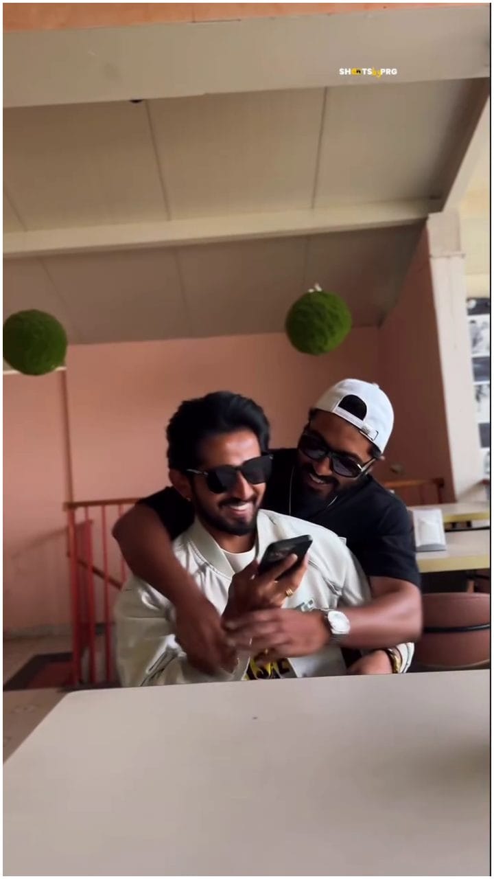 ಒಟ್ಟಿಗೆ ಸೇರಿ ಚಿಲ್ ಮಾಡಿದ ಧನುಶ್-ಅಭಿಷೇಕ್