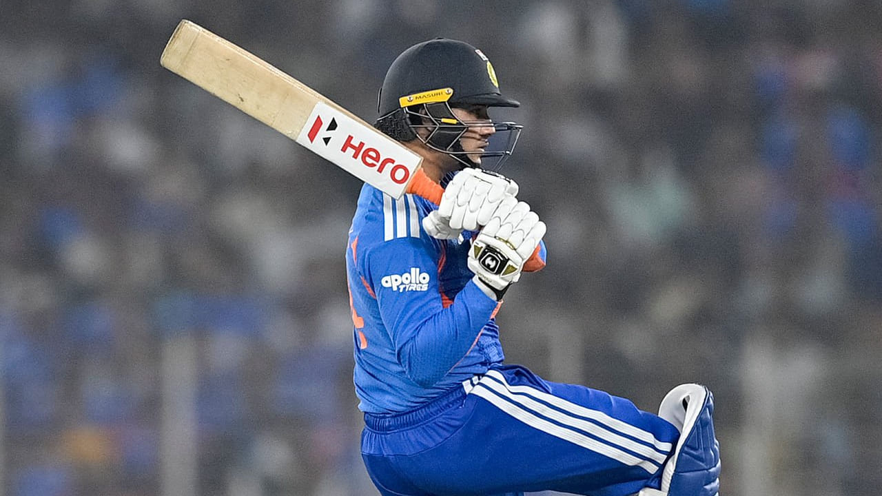 ಈ ಪಂದ್ಯದಲ್ಲಿ ಒಟ್ಟು 20 ಎಸೆತಗಳನ್ನು ಎದುರಿಸಿದ ಅಭಿಷೇಕ್ ಶರ್ಮಾ ಮೊದಲ 14 ಎಸೆತಗಳಲ್ಲಿ ಕ್ರಮವಾಗಿ 6,1,4,2,4,6,4,2,6,1,4,1,4,6,1,4,6,4,1,1 ರನ್ ಕಲೆಹಾಕಿದ್ದರು. ಈ ಮೂಲಕ ಕೇವಲ ಹದಿನಾಲ್ಕು ಬಾಲ್​ಗಳಲ್ಲಿ ಅರ್ಧಶತಕ ಪೂರೈಸಿ ದಾಖಲೆ ನಿರ್ಮಿಸಿದ್ದರು.