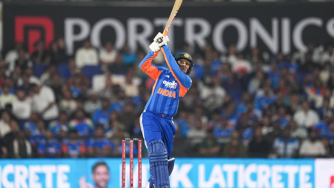 ಈ ಅಬ್ಬರದ ಇನ್ನಿಂಗ್ಸ್‌ನೊಂದಿಗೆ ಅಭಿಷೇಕ್ ಶರ್ಮಾ ನ್ಯೂಜಿಲೆಂಡ್ ವಿರುದ್ಧ ಅತಿ ವೇಗದ ಟಿ20 ಅರ್ಧಶತಕ ಬಾರಿಸಿದ ಭಾರತೀಯನೆಂಬ ದಾಖಲೆಯನ್ನು ನಿರ್ಮಿಸಿದರು. ಇದರ ಜೊತೆಗೆ ಅಂತಾರಾಷ್ಟ್ರೀಯ ಟಿ20 ಕ್ರಿಕೆಟ್​ನಲ್ಲಿ ಅತಿ ಹೆಚ್ಚು ಸಿಕ್ಸರ್ ಬಾರಿಸಿದವರ ಪಟ್ಟಿಯಲ್ಲಿ ತನ್ನ ಗುರು ಯುವರಾಜ್ ಸಿಂಗ್ ಅವರ ದಾಖಲೆಯನ್ನು ಮುರಿದರು.
