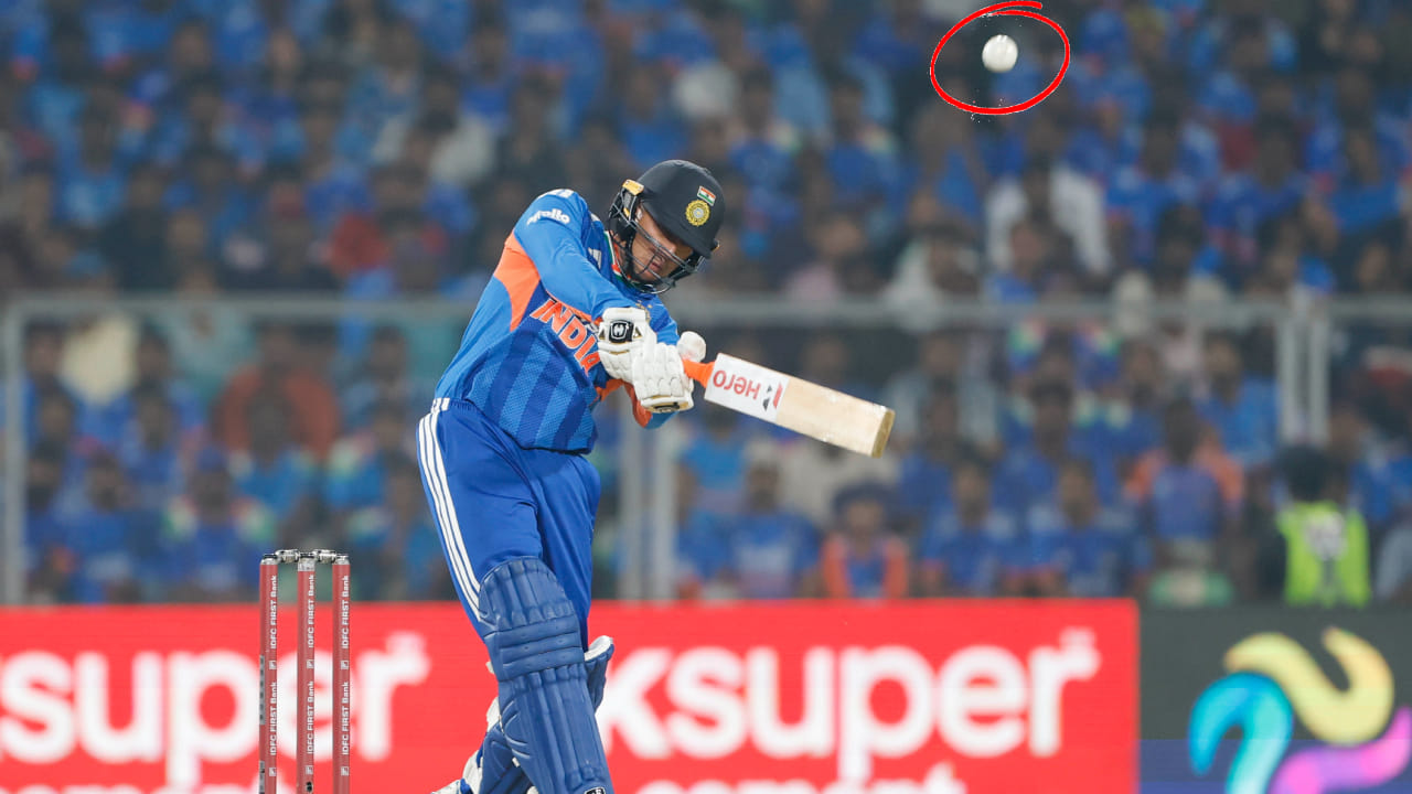 IND vs NZ: ಅಭಿಷೇಕ್ ಅಬ್ಬರಕ್ಕೆ ಮೊದಲ ಓವರ್ನಲ್ಲೇ ಆಕಾರ ಕಳೆದುಕೊಂಡ ಚೆಂಡು IND vs NZ: ಅಭಿಷೇಕ್ ಅಬ್ಬರಕ್ಕೆ ಮೊದಲ ಓವರ್ನಲ್ಲೇ ಆಕಾರ ಕಳೆದುಕೊಂಡ ಚೆಂಡು