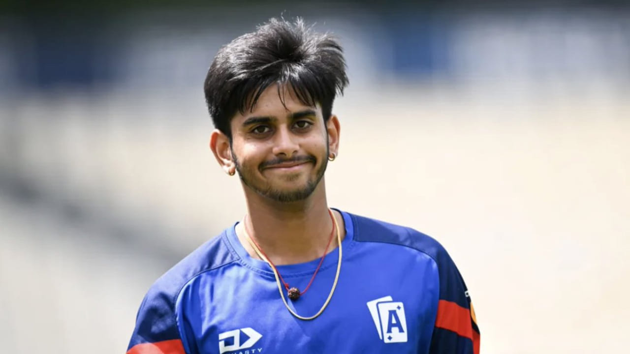 ನ್ಯೂಜಿಲೆಂಡ್ ಸೀನಿಯರ್ ತಂಡದೊಂದಿಗೆ ಮೊಟ್ಟ ಮೊದಲ ಬಾರಿಗೆ ಯುಇಎ ಪ್ರವಾಸ ಮಾಡಿದ್ದ ಆದಿತ್ಯ, ಆ ಪ್ರವಾಸದಲ್ಲಿ ಚೊಚ್ಚಲ ಅಂತರರಾಷ್ಟ್ರೀಯ ಟಿ20 ಪಂದ್ಯವನ್ನಾಡಿದರು. ನಂತರ ಬಾಂಗ್ಲಾದೇಶ ವಿರುದ್ಧ ಏಕದಿನ ಕ್ರಿಕೆಟ್ಗೂ ಪಾದಾರ್ಪಣೆ ಮಾಡಿದರು. ಇಲ್ಲಿಯವರೆಗೆ ಮೂರು ಅಂತರರಾಷ್ಟ್ರೀಯ ಪಂದ್ಯಗಳನ್ನಾಡಿರುವ ಆದಿತ್ಯ ಎರಡು ವಿಕೆಟ್ಗಳನ್ನು ಪಡೆದಿದ್ದಾರೆ.