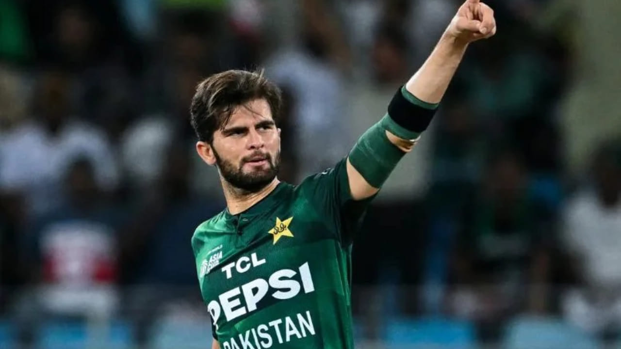 2025 ರ ಏಷ್ಯಾಕಪ್ ಫೈನಲ್ ನಂತರ ಇದು ಮೊದಲ ಭಾರತ-ಪಾಕಿಸ್ತಾನ ಮುಖಾಮುಖಿಯಾಗಲಿದೆ. ಆದರೆ ಏಷ್ಯಾಕಪ್ ಸಮಯದಲ್ಲಿ ಹುಟ್ಟಿಕೊಂಡಿದ್ದ ವಿವಾದಗಳು ಮಾಸುವ ಮುನ್ನವೇ ಉಭಯ ತಂಡಗಳು ಮತ್ತೊಂದು ಕದನಕ್ಕೆ ಸಜ್ಜಾಗಿವೆ. ಆದರೆ ಅದಕ್ಕೂ ಮೊದಲು ಪಾಕಿಸ್ತಾನದ ವೇಗಿ ಶಾಹೀನ್ ಅಫ್ರಿದಿ ಟೀಂ ಇಂಡಿಯಾಗೆ ಎಚ್ಚರಿಕೆ ನೀಡಿದ್ದಾರೆ.
