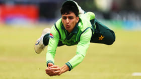 VIDEO: ಪಾಕ್ ಆಟಗಾರನ ಕ್ಯಾಚ್​ಗೆ ಕ್ರಿಕೆಟ್ ಪ್ರೇಮಿಗಳು ಮೂಕವಿಸ್ಮಿತ