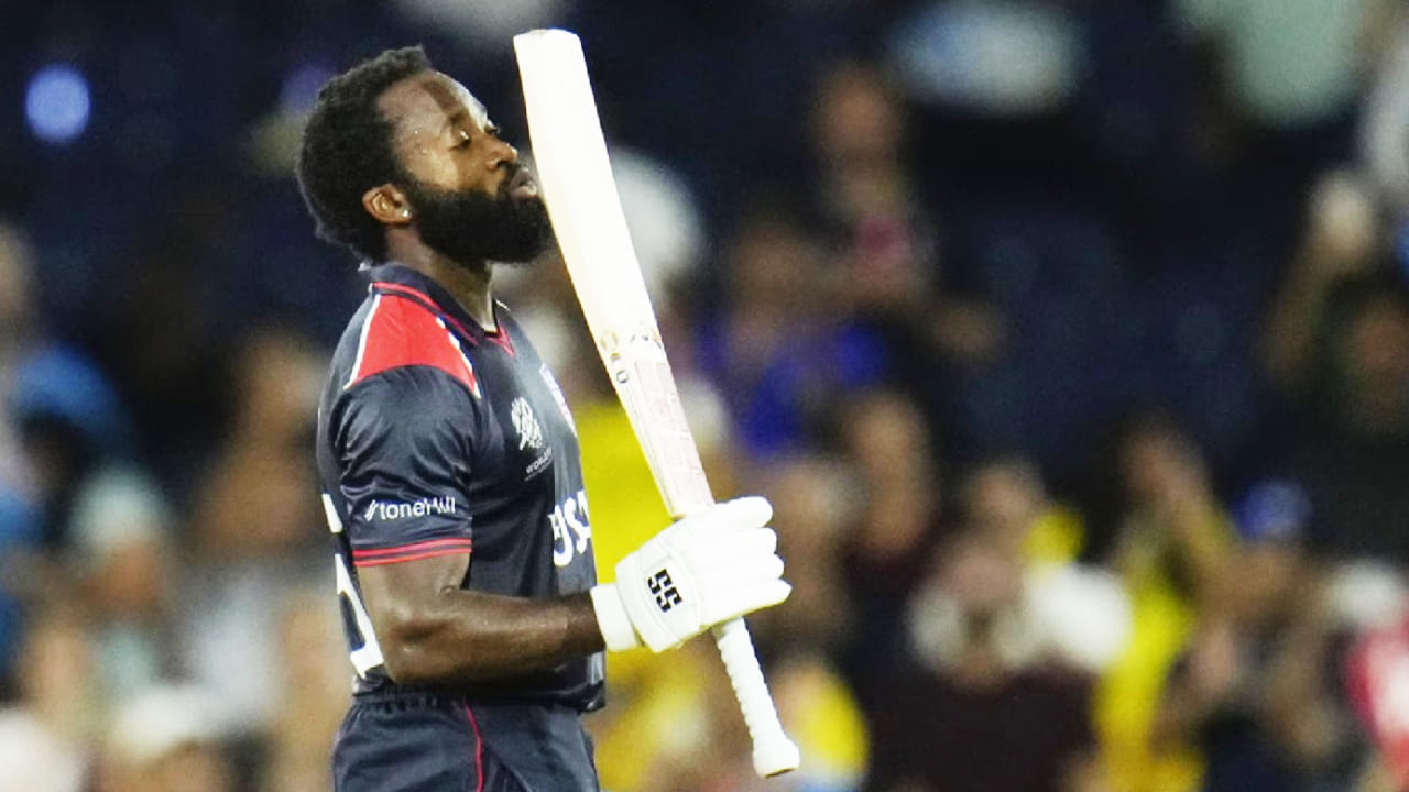 ಅಮೆರಿಕ ತಂಡದ ಸ್ಟಾರ್ ಬ್ಯಾಟರ್ ಆರೋನ್ ಜೋನ್ಸ್ (Aaron Jones)​ ಅವರನ್ನು ಎಲ್ಲಾ ಮಾದರಿಯ ಕ್ರಿಕೆಟ್​ನಿಂದ ಅಮಾನತುಗೊಳಿಸಲಾಗಿದೆ. ಭ್ರಷ್ಟಾಚಾರ ವಿರೋಧಿ ಸಂಹಿತೆಗಳ ಉಲ್ಲಂಘನೆಗಳ ಅಡಿಯಲ್ಲಿ ಜೋನ್ಸ್ ಅವರನ್ನು ತಾತ್ಕಾಲಿಕವಾಗಿ ಸಸ್ಪೆಂಡ್ ಮಾಡಲಾಗಿದೆ ಎಂದು ಐಸಿಸಿ ತಿಳಿಸಿದೆ.