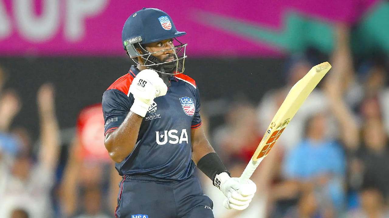 31 ವರ್ಷದ ಆರೋನ್ ಜೋನ್ಸ್ ಯುಎಸ್ಎ ಪರ 100 ಅಂತರರಾಷ್ಟ್ರೀಯ ಪಂದ್ಯಗಳನ್ನಾಡಿದ್ದಾರೆ. ಈ ವೇಳೆ 52 ಏಕದಿನ ಪಂದ್ಯಗಳಿಂದ 1664 ರನ್ ಕಲೆಹಾಕಿದ್ದಾರೆ. ಹಾಗೆಯೇ 48 ಟಿ20 ಪಂದ್ಯಗಳಿಂದ 770 ರನ್ ಕಲೆಹಾಕಿದ್ದಾರೆ. ಹಾಗೆಯೇ ಯುಎಸ್ಎ ಮೇಜರ್ ಲೀಗ್ ಕ್ರಿಕೆಟ್‌ನಲ್ಲಿ ಸಿಯಾಟಲ್ ಓರ್ಕಾಸ್ ಪರ ಮತ್ತು ಸಿಪಿಎಲ್‌ನಲ್ಲಿ ಸೇಂಟ್ ಲೂಸಿಯಾ ಕಿಂಗ್ಸ್ ಪರ ಕಣಕ್ಕಿಳಿದಿದ್ದಾರೆ. ಇದೀಗ ಅಮಾನತುಗೊಂಡಿದ್ದರಿಂದ ಅವರು ಇನ್ಮುಂದೆ ಯಾವುದೇ ರೀತಿಯ ಕ್ರಿಕೆಟ್ ಆಡುವಂತಿಲ್ಲ.